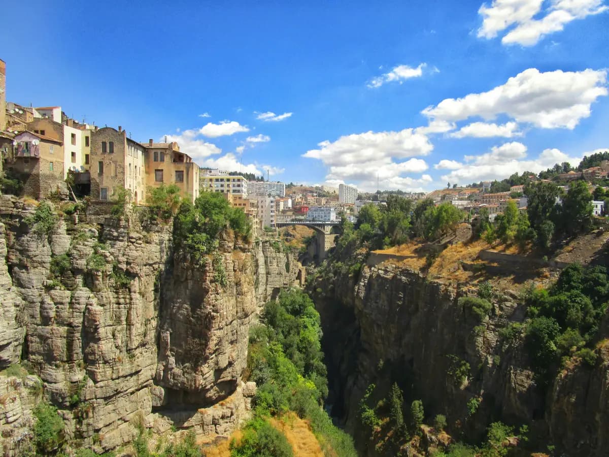 Constantine, la ville des ponts suspendus au-dessus des gorges du Rhummel