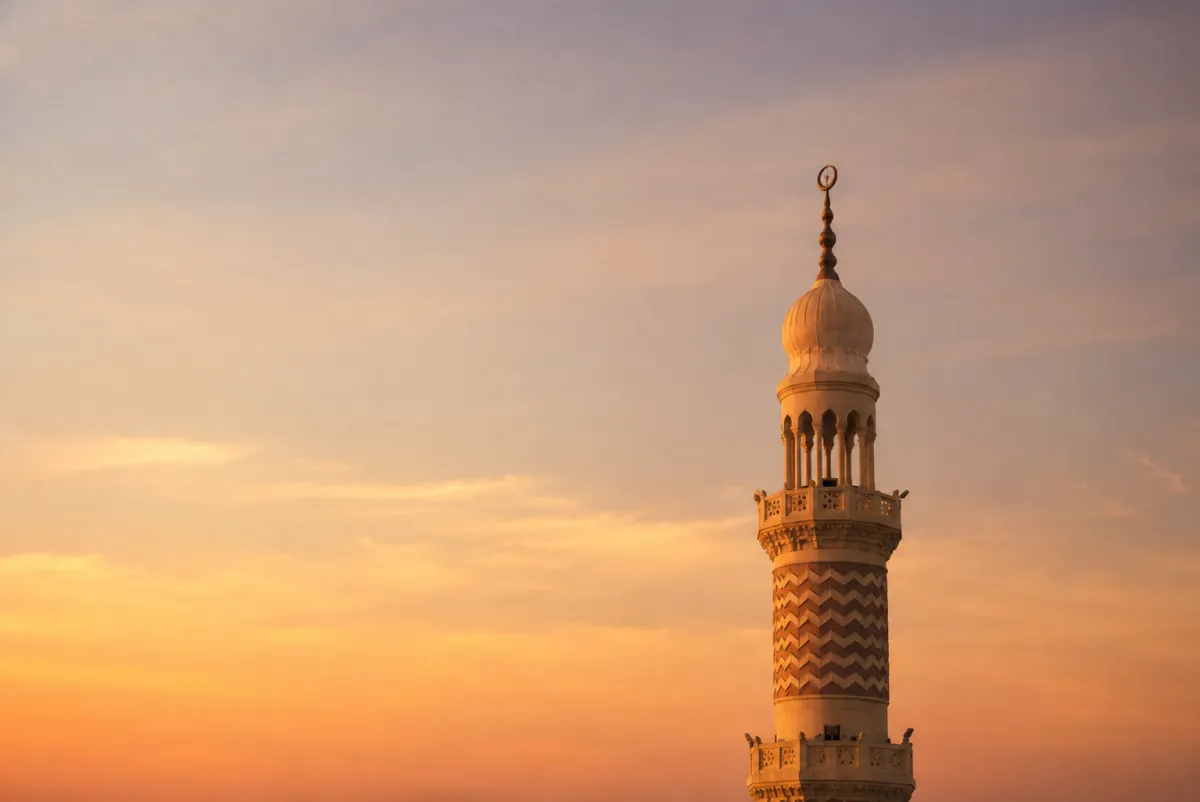 Comment faire l'appel à la prière (adhan) : paroles et gestes