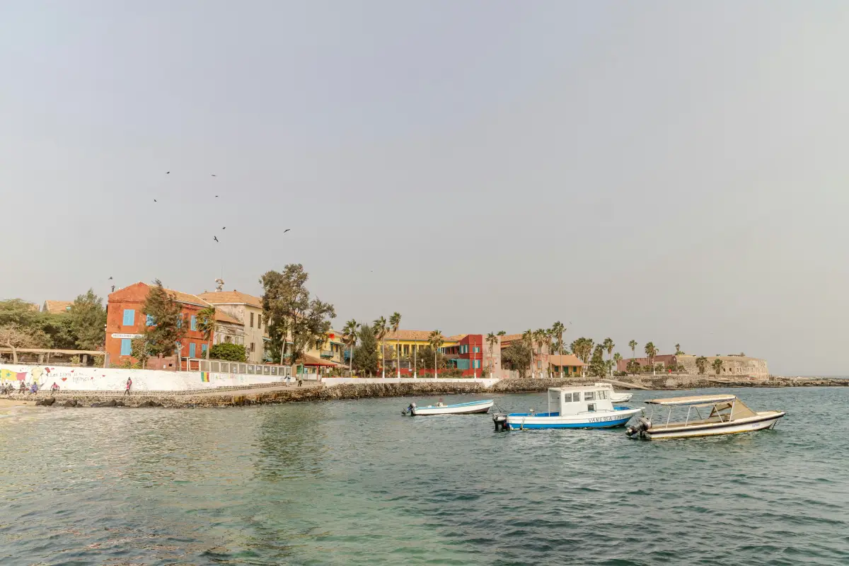 Les maisons colorées de l'île de Gorée, au large de Dakar